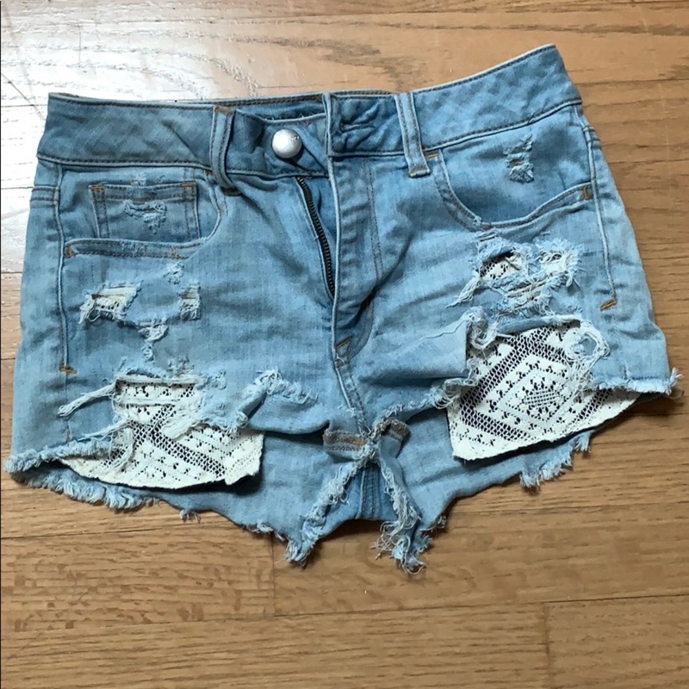American eagle size 4 light lace pocket jean short